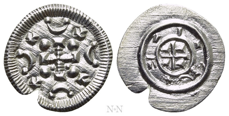 HUNGARY. Bela II (1131-1141). Denar. 

Obv: Cross with four crescents and four...