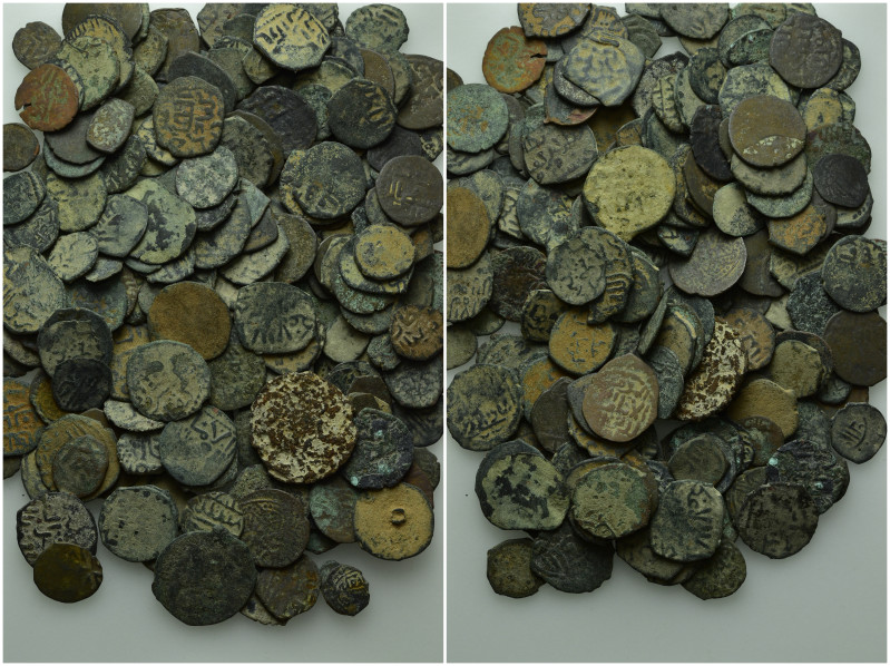 Circa 200 Islamic Coins. 

Obv: .
Rev: .

. 

Condition: See picture.

...