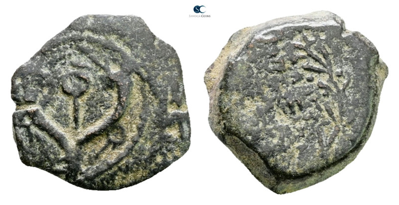 Judaea. Jerusalem. John Hyrcanus I 135-104 BC. 
Prutah Æ

15 mm, 2,26 g


...