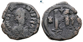 Justinian I AD 527-565. Constantinople
Follis or 40 Nummi Æ

31 mm, 13,92 g



Good Fine