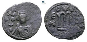 Umayyad. Hims mint. Abd al-Malik AH 65-86. 
Fals Æ

18 mm, 2,30 g



Nearly Very Fine