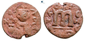 Umayyad. Hims mint. Abd al-Malik AH 65-86. 
Fals Æ

17 mm, 2,99 g



Good Fine