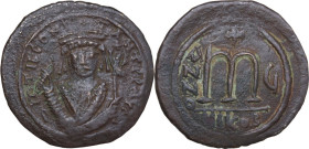Tiberius II Constantine (578-582). AE Follis, Nicomedia mint. Obv. DN TIb CONs-TANT PP AY. Facing bust, wearing consular robes, mappa and eagle-tipped...
