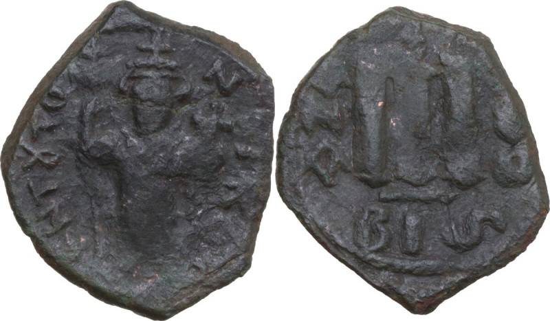 Constans II (641-668). AE Follis, Constantinople mint. Dated RY 1 (641/2). Obv. ...