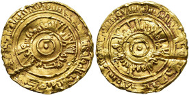 ISLAMIC WORLD. FATIMIDS. Abu al-Mansur al-Aziz. Dinar. 377 H. Tirabulus. AU 4.17 g. 20 mm. Nicol-643a. Crack. Warped. Bumps on edge. VF+. Rare. / MUND...