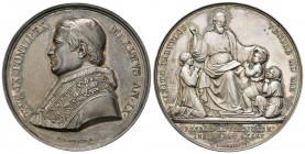 Vaticano. Pío IX. Medalla. 1854 / año 9. Roma. (Bartolotti-E-854). Ag. 33,64 g. Institución del primer hogar de los niños en Roma. Grabador P. Giromet...