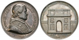 Vaticano. Pío IX. Medalla. 1856 / año 14. Roma. (Bartolotti-XIV-1). Ag. 32,86 g. Construcción del pórtico de San Pancracio. Grabador P. Girometti. 43,...