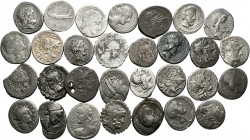 República Romana. Lote de 30 denarios diferentes de la República Romana, uno de ellos con agujero y otro con su cospel faltado. A EXAMINAR. BC+/MBC+. ...