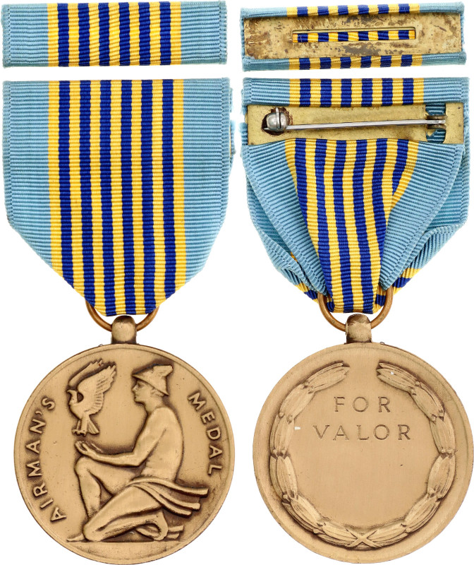 United States Airman's Medal 1960 Bronze 35 mm.; With original ribbon and bar; C...