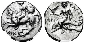 Calabria. Tarentum. Didrachm. 302-280 BC. (HN Italy-969). (Vlasto-701-703). Anv.: Nude warrior dismounting from horse charging left, round shield and ...