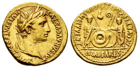 Augustus. Aureus. 2 BC-12 AD. Lugdunum. (Ric-206). (Calicó-176). (Bmc-515). Anv.: CAESAR AVGVSTVS DIVI F PATER PATRIAE. Laureate head right. Rev.: AVG...