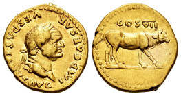 Vespasian. Aureus. 69-79 AD. Rome. (Ric-II.1, 840). (Calicó-622). Anv.: IMP CAESAR VESPASIANVS AVG, laureate head of Vespasian right. Rev.: COS VII, h...