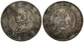 Republik / Republic
 Dollar / Yuan o. J. / ND. (16 / 1927). 39.0 mm. Silber / Silver. Memento. KM Y 318. 26.73 g. Sehr schön / Very fine.