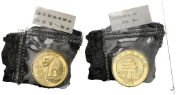 Volksrepublik / People's Republic
 50 Yuan 1993. 27.0 mm. Gold 0.999. 1/2 oz. Panda Bullion, in original Blister/ in original sealed plastic sleeve. ...