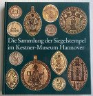 Battenberg C. Die Sammlung der Siegelstempel im Kestner-Museum Hannover. Hannover 1985. Cartonato ed. pp. 204, ill. in b/n. Ottimo stato.