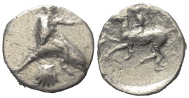 Kalabrien. Tarent.

 Didrachme oder Nomos (Silber). Ca. 450 - 400 v. Chr.
Vs: Nackter Phalantos mit ausgestreckter Rechter auf Delphin nach rechts ...