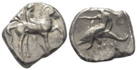 Kalabrien. Tarent.

 Didrachme oder Nomos (Silber). Ca. 380 - 340 v. Chr.
Vs: Nackter Jüngling zu Pferde nach rechts reitend; zwischen den Beinen d...