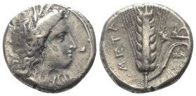 Lukanien. Metapont.

 Nomos (Silber). Ca. 330 - 290 v. Chr.
Vs: Kopf der Demeter rechts.
Rs: Getreideähre; im Feld links Ethnikon und rechts Pflug...