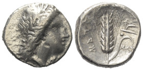 Lukanien. Metapont.

 Nomos (Silber). Ca. 330 - 290 v. Chr.
Vs: Kopf der Demeter rechts.
Rs: Getreideähre; im Feld links Ethnikon und rechts Pflug...
