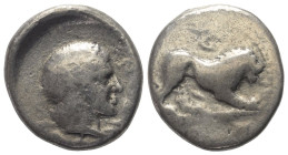 Lukanien. Velia.

 Stater oder Didrachme (Silber). Ca. 465 - 440 v. Chr.
Vs: Löwe nach rechts stehend, darüber B retrograd.
Rs: Kopf der Hyele rec...