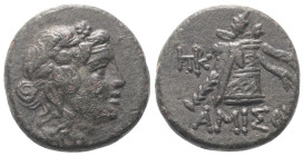 Pontos. Amisos.

 Bronze. Ca. 85 - 65 v. Chr.
Vs: Kopf des Dionysos mit Efeukranz rechts.
Rs: Cista mystica mit Pantherfell und Thyrsos, links im ...