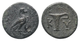 Aiolis. Kyme.

 Bronze. Ca. 250 - 200 v. Chr.
Vs: Adler nach rechts stehend.
Rs: K - Y. Kotyle.

9 mm. 0,99 g. 

SNG von Aulock 1625; SNG Cope...