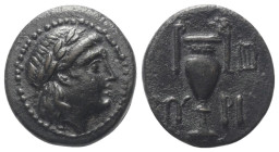 Aiolis. Myrina.

 Bronze. 2. - 1. Jhdt. v. Chr.
Vs: Kopf des Apollon mit Lorbeerkranz rechts.
Rs: Amphora, im Feld rechts Kithara.

18 mm. 3,76 ...