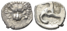 Dynasten von Lykien. Perikles (ca. 380 - 360 v. Chr.).

 1/3 Stater (Silber). Ungesicherte lykische Münzstätte.
Vs: Löwenfell en face.
Rs: Triskel...