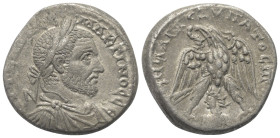 Seleukis und Pierien. Emesa. Macrinus (217 - 218 n. Chr.).

 Tetradrachme (Billon).
Vs: Büste des Macrinus in Vorderansicht mit Lorbeerkranz, Palud...