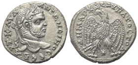 Seleukis und Pierien. Laodikeia ad Mare. Caracalla (197 - 217 n. Chr.).

 Tetradrachme (Billon). 215 - 217 n. Chr.
Vs: Büste des Caracalla mit Lorb...