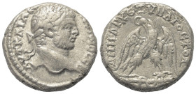 Judäa. Caesarea Maritima. Caracalla (197 - 217 n. Chr.).

 Tetradrachme (Billon). Ca. 215 - 217 n. Chr.
Vs: Kopf mit Lorbeerkranz rechts.
Rs: Adle...
