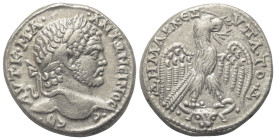 Mesopotamien. Karrhai. Caracalla (197 - 217 n. Chr.).

 Tetradrachme (Billon). 215 - 217 n. Chr.
Vs: Büste des Caracalla in Rückansicht mit Lorbeer...