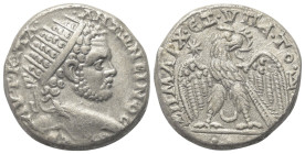 Mesopotamien. Karrhai. Caracalla (197 - 217 n. Chr.).

 Tetradrachme (Billon). 215 - 217 n. Chr.
Vs: Büste des Caracalla in Rückansicht mit Strahle...