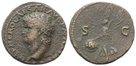 Nero (54 - 68 n. Chr.).

 As (Kupfer). 66 n. Chr. Lugdunum.
Vs: IMP NERO CAESAR AVG P MAX TR P P P. Kopf links.
Rs: Victoria schwebt nach links, S...