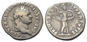 Domitianus (81 - 96 n. Chr.).

 Denar (Silber). 80 - 81 n. Chr. (unter Titus). Rom.
Vs: CAESAR DIVI F DOMITIANVS COS VII. Kopf mit Lorbeerkranz rec...