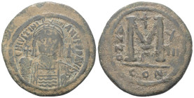 Iustinianus I. (527 - 565 n. Chr.).

 Follis (40 Nummi, Bronze). Constantinopolis.
Vs: D N IVSTINI-ANVS P P AVC. Büste mit Helm, Diadem, Panzer, Kr...