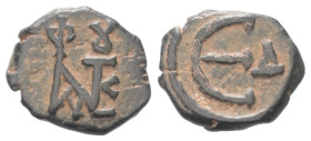 Iustinus II. (565 - 578 n. Chr.).

 Pentanummion (Bronze). Constantinopolis.
Vs: Monogramm des Justinus und der Sophia.
Rs: Wertzeichen E; im Feld...