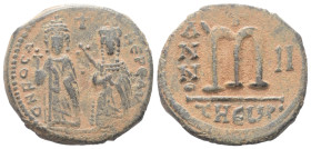 Phocas (602 - 610 n. Chr.).

 Follis (40 Nummi, Bronze). 603 / 604 n. Chr. (Jahr 2). Antiochia (Theoupolis).
Vs: Phocas mit Kreuzglobus links und L...