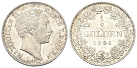 Bayern. Königreich (1806 - 1918). Maximilian II. (1848 - 1864).

 1/2 Gulden = 30 Kreuzer (Silber). 1861. München.
Vs: Kopf rechts.
Rs: Nominal un...