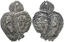 Osmanen. Mahmud II. (1223 - 1255 H. / 1808 - 1839).


Religiöse Aplique aus getriebenem, dünnem Silberblech markiert mit der Tugra des Sultans.

...