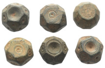 Islam - Lots.


Lot (7 Stück, Bronze): Handelsgewichte zu 5 maghrebinischen Dirhems, 13.-17. Jhdt.

Sehr schön.

Verkauft wie besehen, keine Rü...