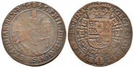 Felipe IV (1621-1665). Jetón. 1645. Amberes. (Dugn-3995). (Vq-13832 variante de metal). Anv.: El rey a caballo, galopando. Ae. 5,72 g. Rayas en anvers...