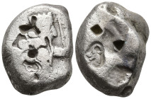 ACHAEMENID EMPIRE. Time of Artaxerxes II to Artaxerxes III (Circa 375-340 BC). Sardes.
AR Siglos (12.3mm 5.19g)
Obv: Persian king in kneeling-runnin...