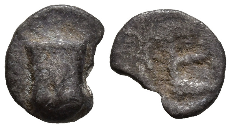 IONIA. Kolophon. (Circa 450-410 BC)
AR Tetartemorion (6.7mm 0.18g)
Obv: Facing...