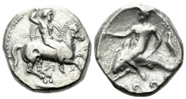 Calabria, Tarentum Nomos circa 290-281, AR 20.00 mm., 7.47 g.
Warrior, nude, preparing to cast spear, and holding two spears and shield, riding horse...