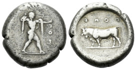 Lucania, Poseidonia Nomos circa 475-445, AR 18.00 mm., 7.82 g.
ΠOΜ[Ε] Poseidon walking r., wielding trident, chlamys draped over both arms. Rev. EMOΠ...