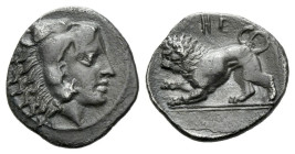 Lucania, Heraclea Diobol circa 430-420, AR 12.00 mm., 1.07 g.
Beardless head of Heracles r., wearing the lion’s skin headdress. Rev. Lion crouching l...