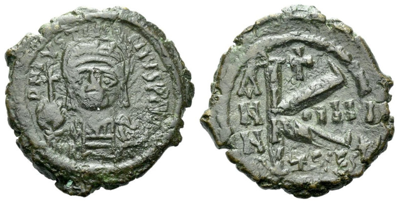 Justin II, 565-578 Half follis Thessalonica 567-568, Æ 22.00 mm., 5.16 g.
Helme...