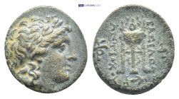 SYRIA.Seleukid Kings.Antiochos II.(261-246 BC).Sardes.Ae. (17mm, 4.1 g) Obv : Laureate head of Apollo right. Rev : ΒΑΣΙΛΕΩΣ ANTIOXOY. Tripod, counterm...