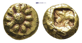 Ionia, Erythrai (?) EL Hemihekte - 1/12 Stater. (8mm, 0.8 g) Circa 550-520 BC. Floral pattern with central pellet / Quadripartite incuse square.
